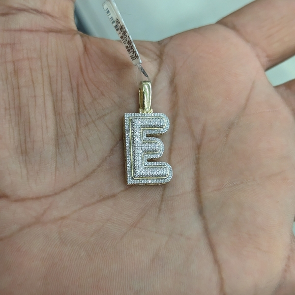 Real Diamond 10kt Gold Bubble Initial E Pendant